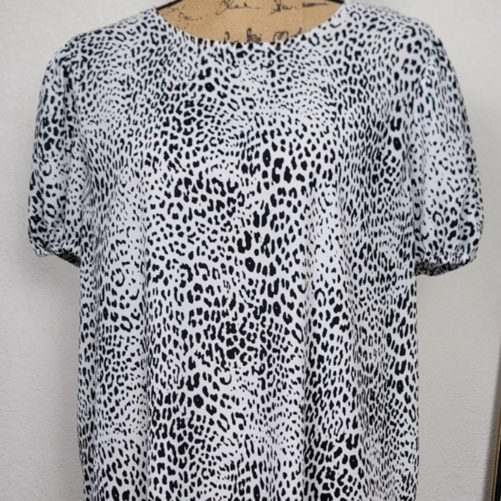 Worthington black and white leopard blouse 🖤 - Picture 6 of 9
